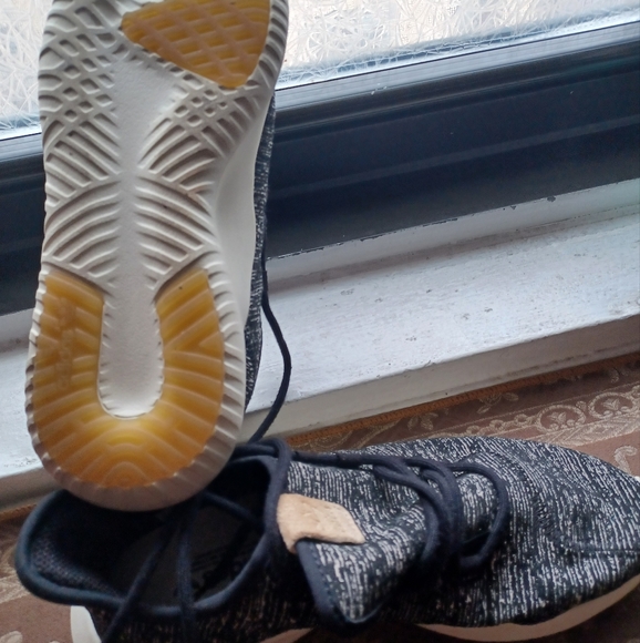 Like new - comfy Adidas cloudfoam sneakers - barely worn few times only! - Picture 3 of 6